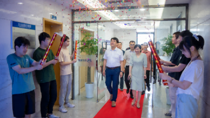 创新启航乘风浪，智领未来拓新天